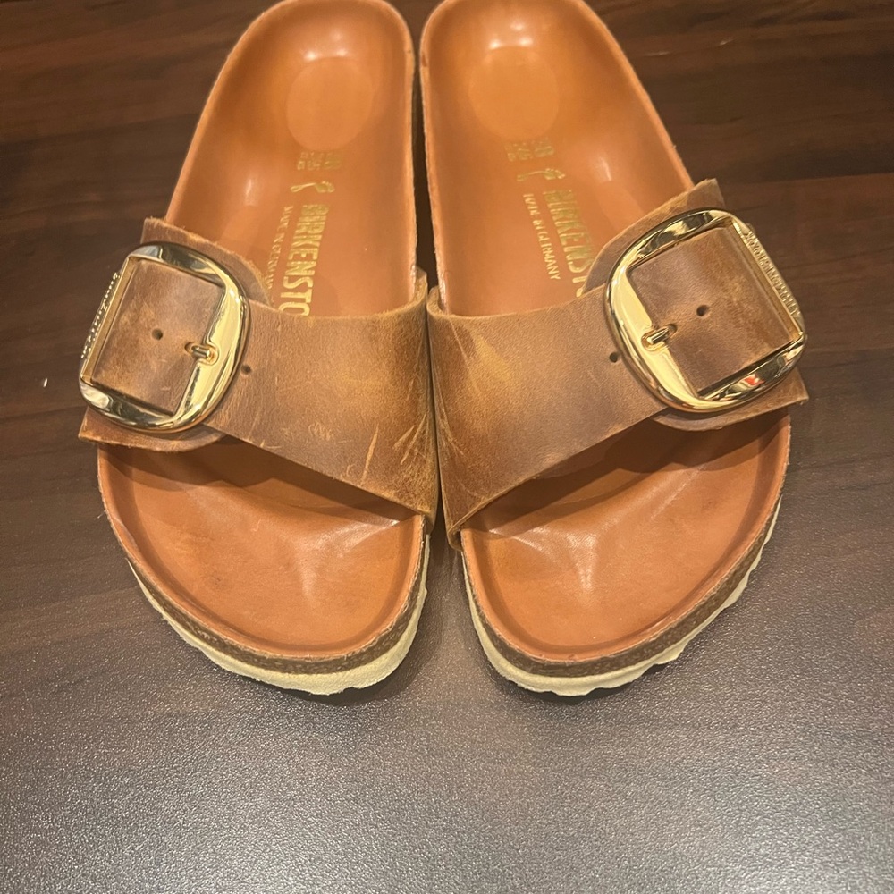 Birkenstock Brown Sandals with Gold Buckle - Picture 4 of 6